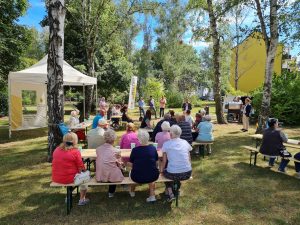 Mietertreffen Märkische Heimat Personen Bänke
