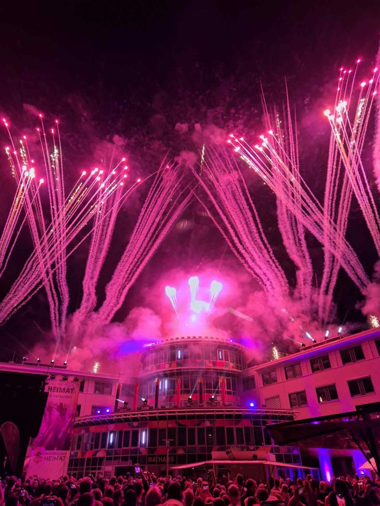 sound-city-feuerwerk-rathaus-1